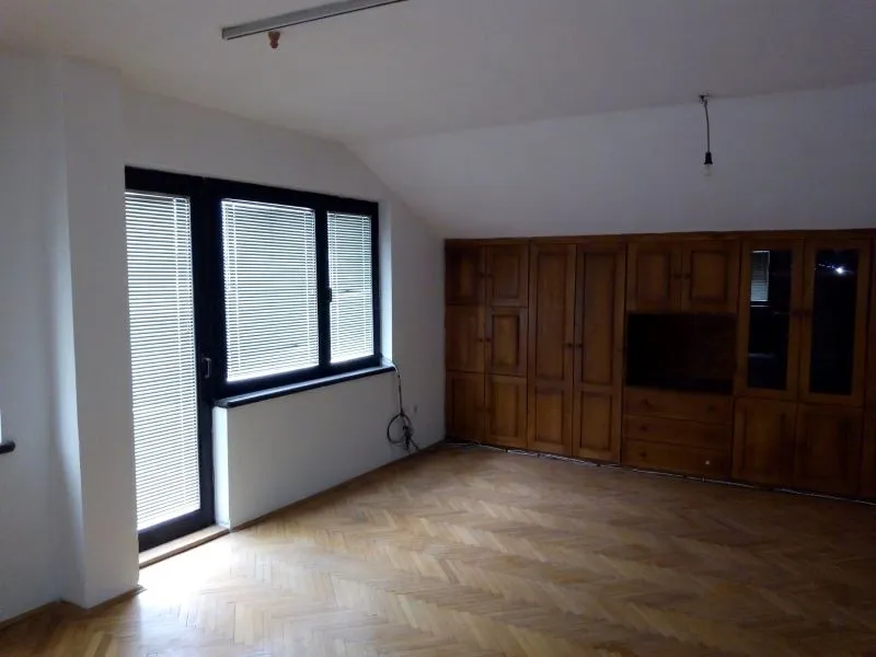 Izdaje se prazan sprat kuće na Kalač Brdu 4