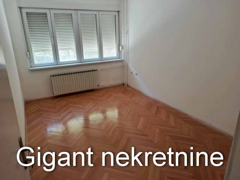 Izdaje se stan kao poslovni prostor u centru Niša 4