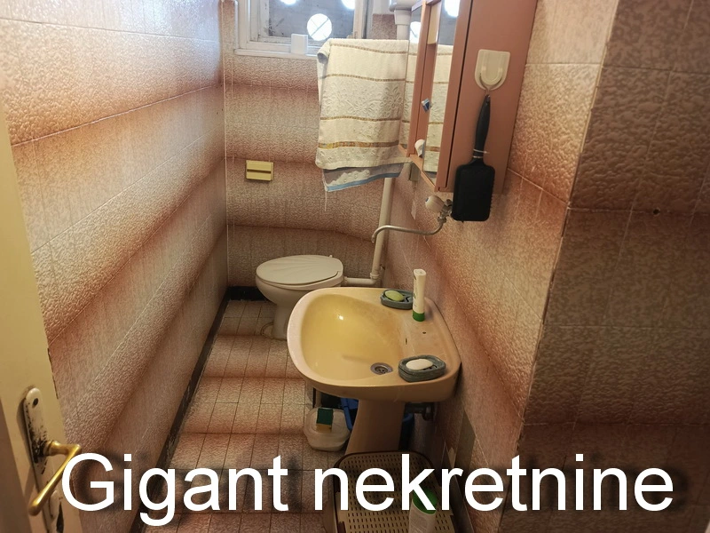 Izdaje se stan u centu Niša 5