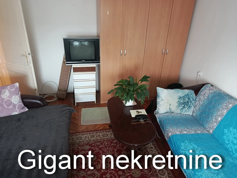 Izdaje se stan u centu Niša 4