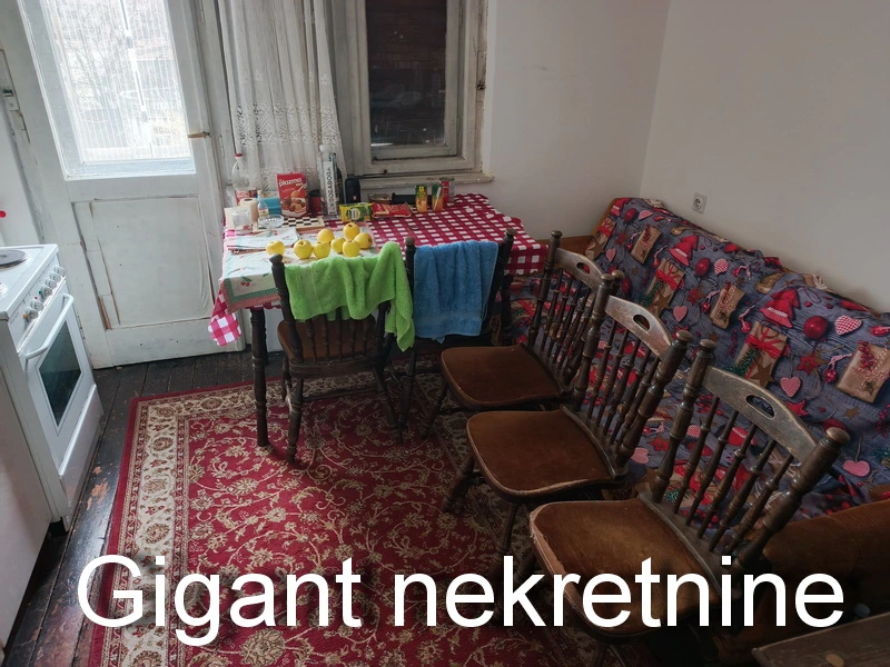 Izdaje se stan u centu Niša 2