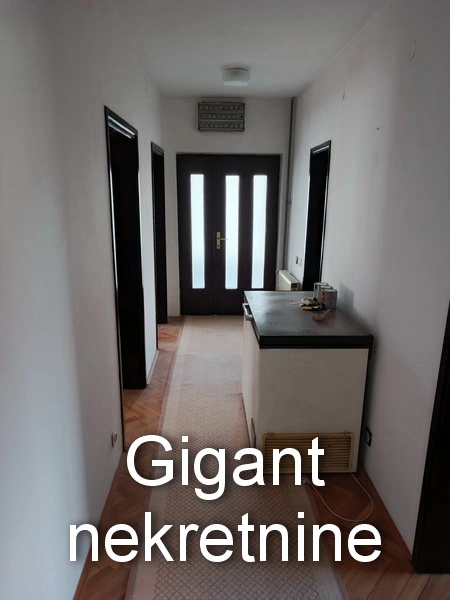 Izdaje se trosoban stan u kući kod Žitopeka u Nišu 9