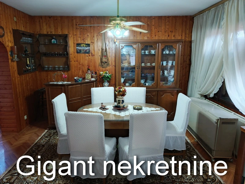Izdaje se trosoban stan u kući kod Žitopeka u Nišu