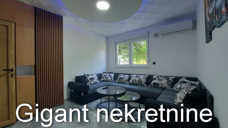 Izdaje se stan u Durlanu 11