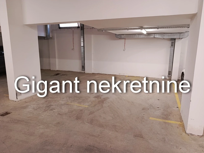 Izdaje se četvorosoban stan u centru Niša 3