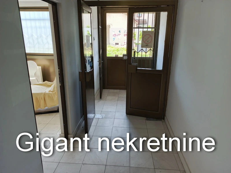 Izdaje se poslovni prostor preko puta Bolnice u Nišu 11