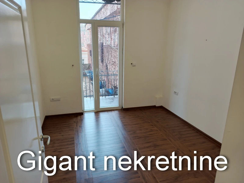 Izdaje se poslovni prostor u Obrenovićevoj ulici u Nišu 9