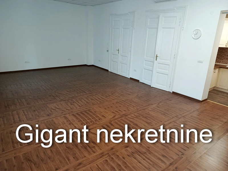 Izdaje se poslovni prostor u Obrenovićevoj ulici u Nišu 10