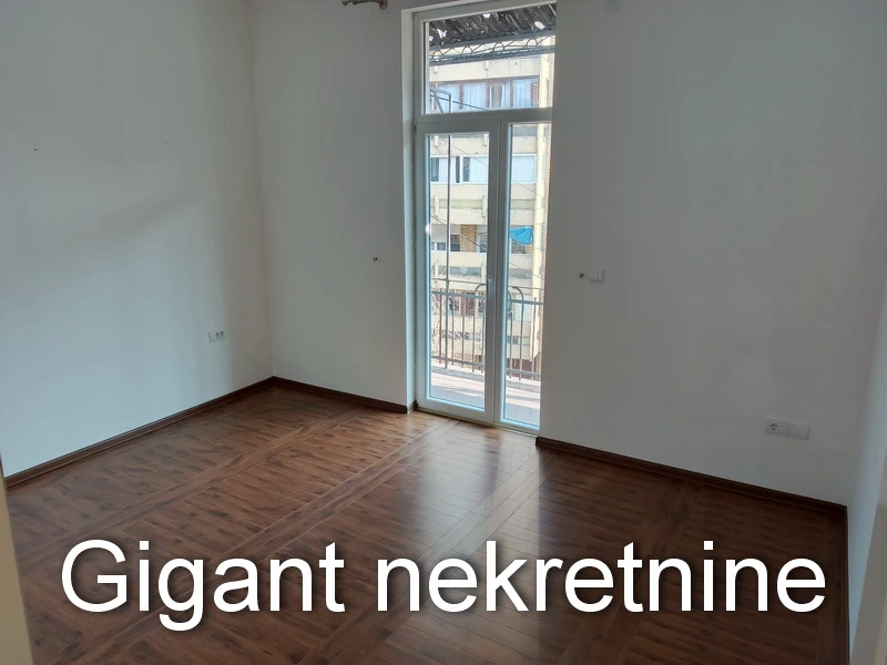 Izdaje se poslovni prostor u Obrenovićevoj ulici u Nišu 8