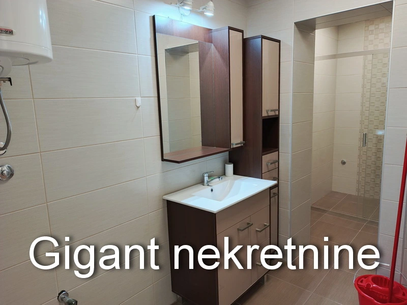 Izdaje se poslovni prostor u Obrenovićevoj ulici u Nišu 4