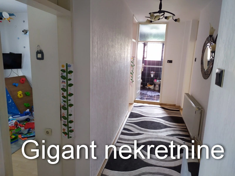 Prodajem petosoban stan kod parkića Svetog Save u Nišu 5