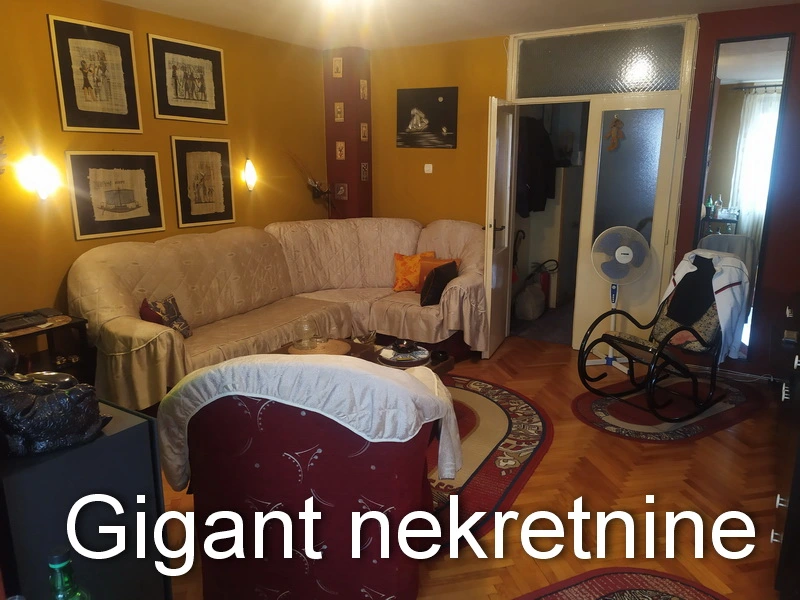 Prodaja troiposobnog stana u Nišu-centar 15