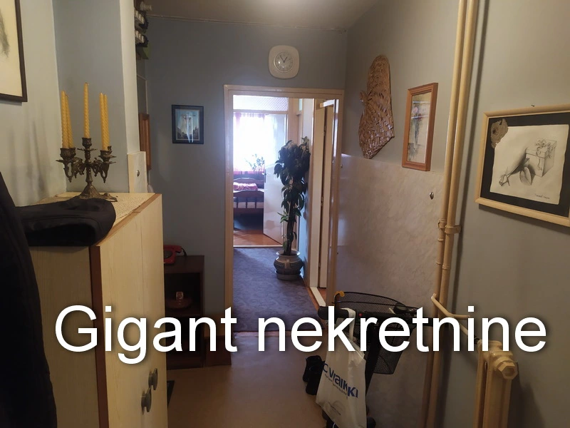 Prodaja troiposobnog stana u Nišu-centar 13