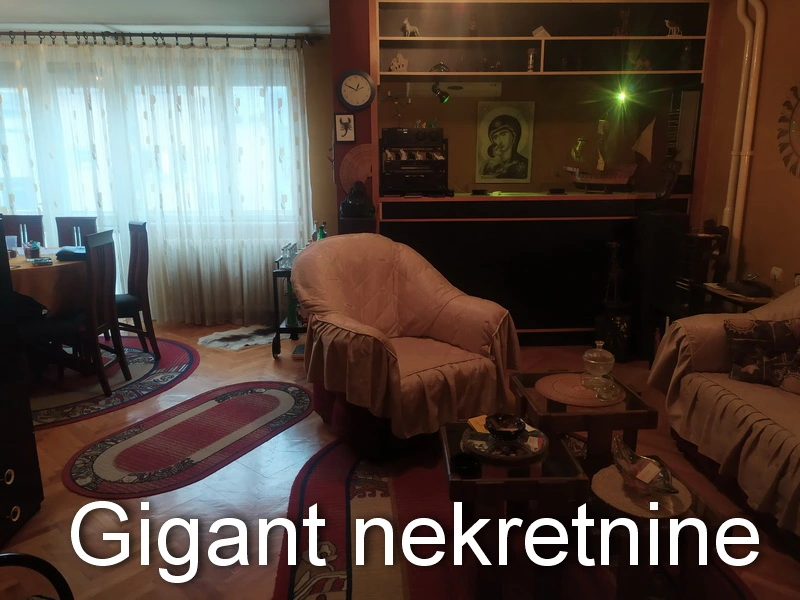 Prodaja troiposobnog stana u Nišu-centar 11
