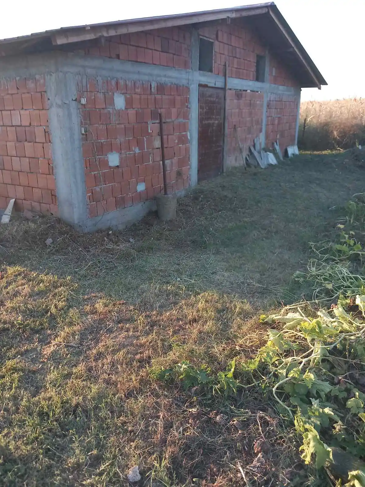 Prodaja ekonomskog objekta kod Malošišta 2