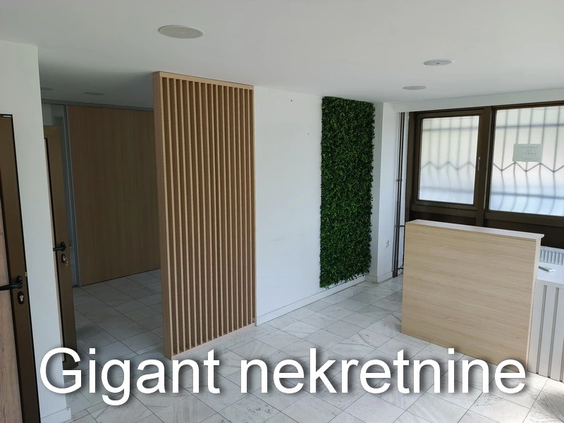 Prodaje se poslovni prostor preko puta bolnice u Nišu 9
