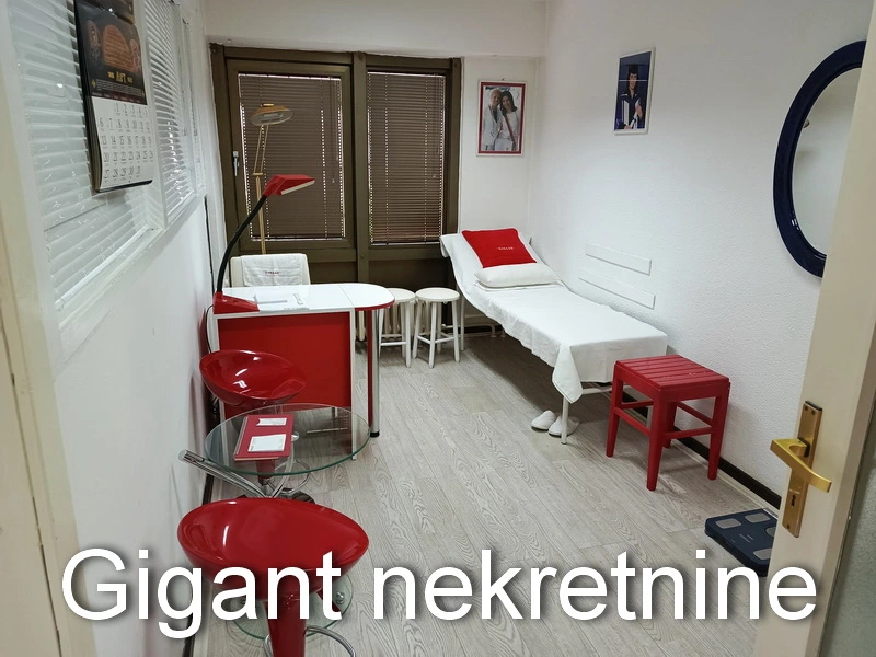 Prodaje se poslovni prostor preko puta bolnice u Nišu 19