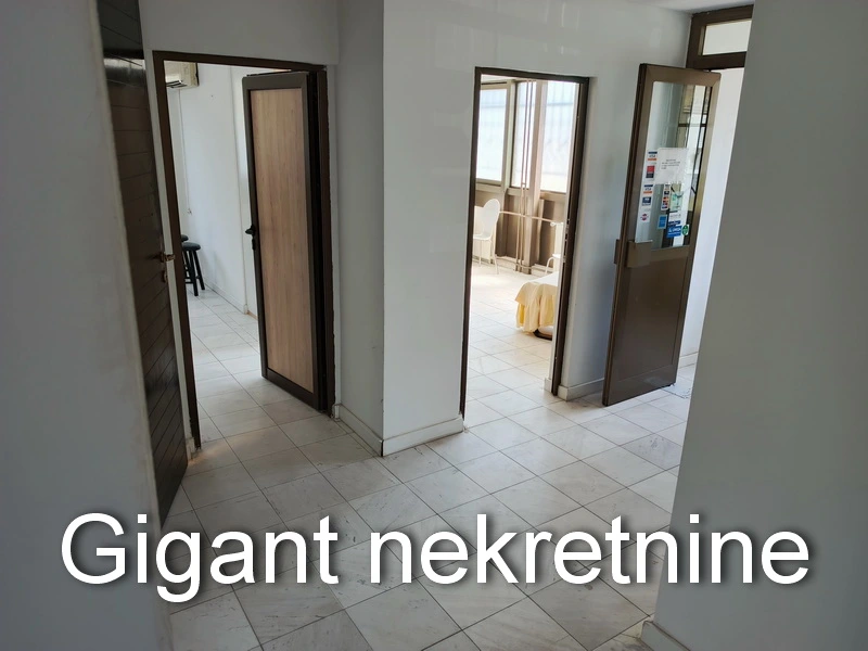 Prodaje se poslovni prostor preko puta bolnice u Nišu 3