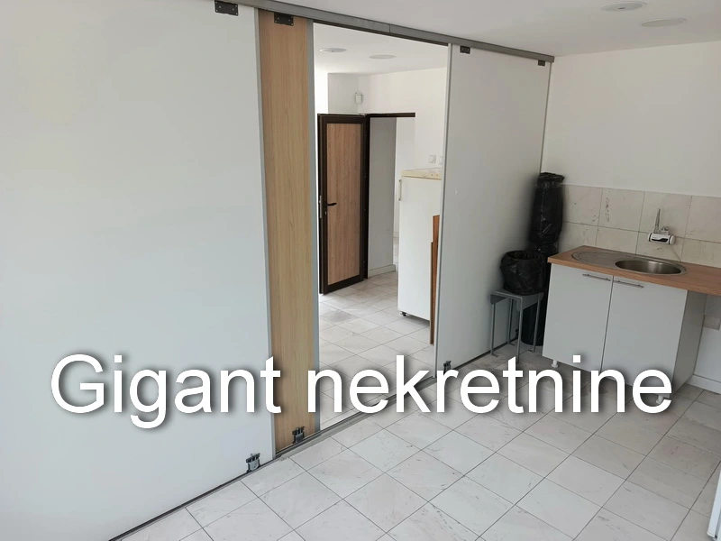 Prodaje se poslovni prostor preko puta bolnice u Nišu 4