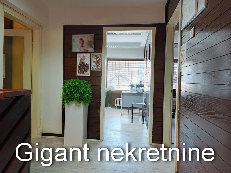 Prodaje se poslovni prostor preko puta bolnice u Nišu 17