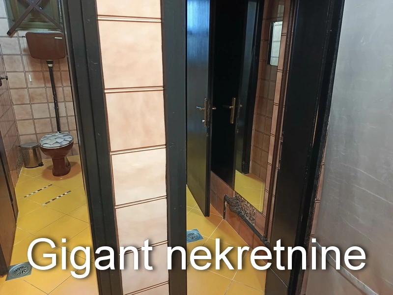 Prodaje se poslovni prostor preko puta bolnice u Nišu 2