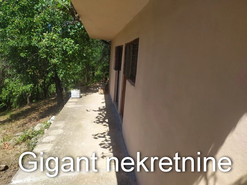 Prodaja vikendice na putu za Vukmanovo 8