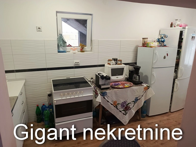 Prodaje se kuća u naselju Ratko Jović 16