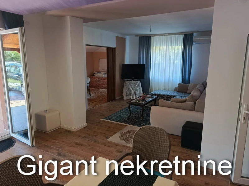 Prodaje se kuća u naselju Ratko Jović 17