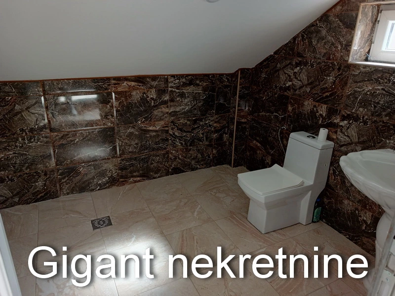 Prodaje se kuća u naselju Ratko Jović 7