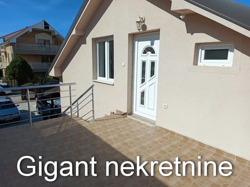 Prodaje se kuća u naselju Ratko Jović 4