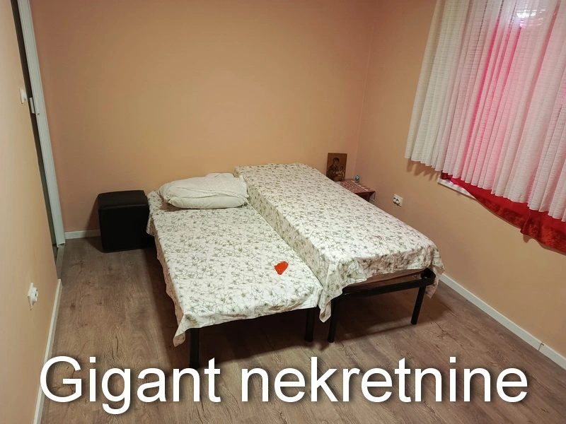 Prodaje se kuća u naselju Ratko Jović 10