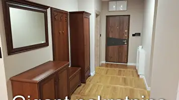Izdaje se četvorosoban stan u centru Niša